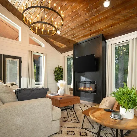 New Farmhouse-Chic Cabin With Hot Tub & Firepit Broken Bow Exterior photo