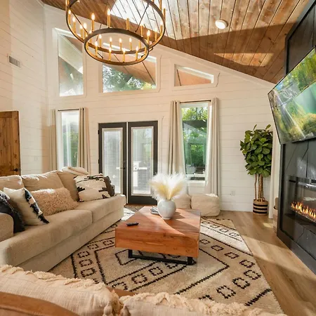 New Farmhouse-Chic Cabin With Hot Tub & Firepit Broken Bow Exterior photo
