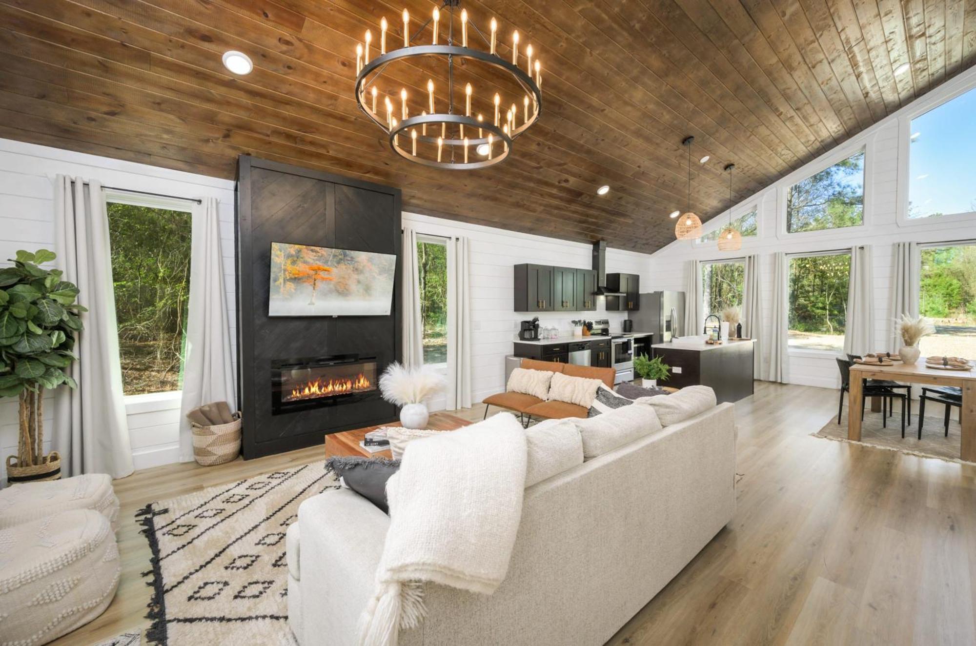 New Farmhouse-chic With Hot Tub & Firepit Holiday home Broken Bow