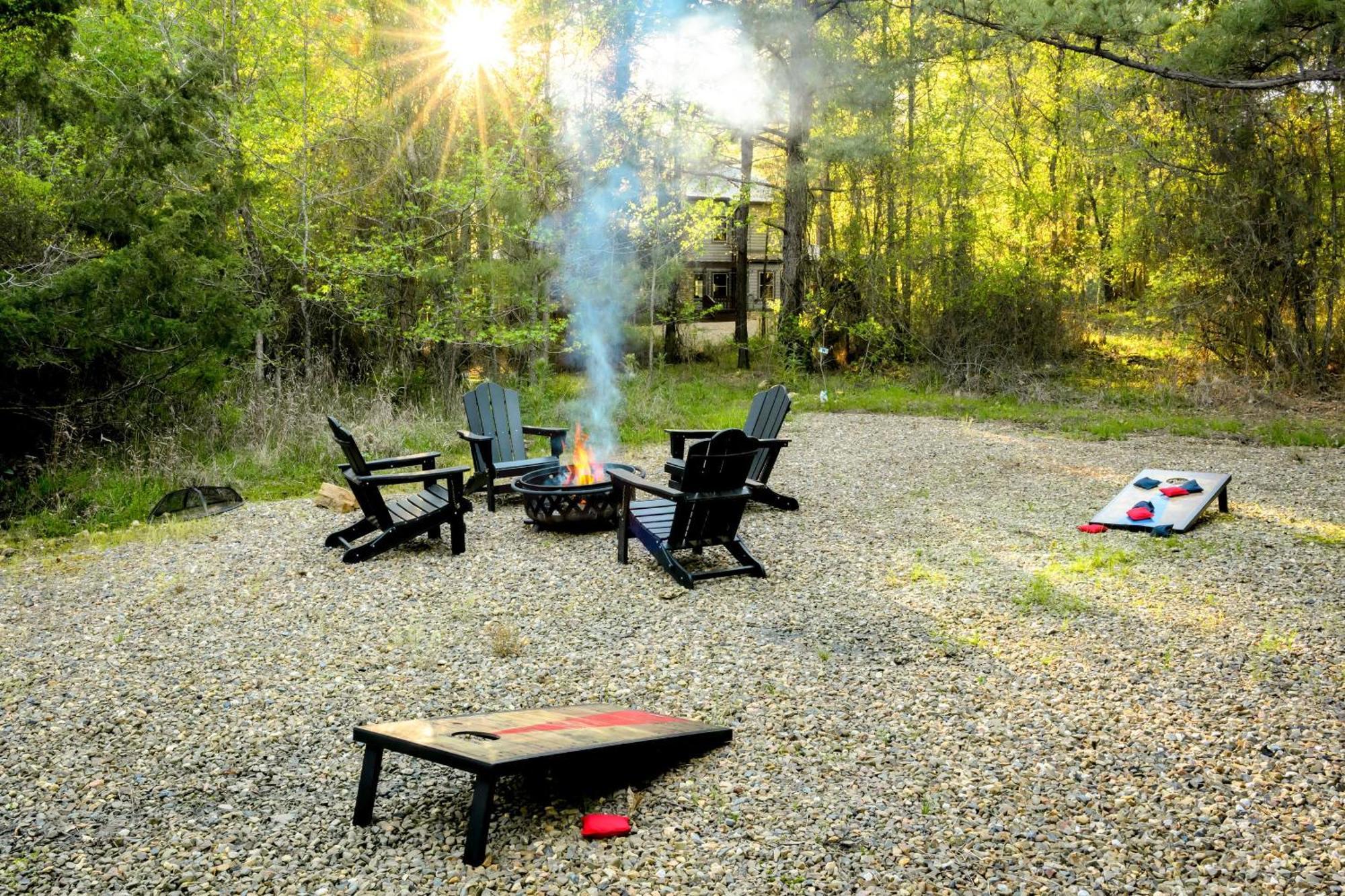 New Farmhouse-chic With Hot Tub & Firepit Holiday home