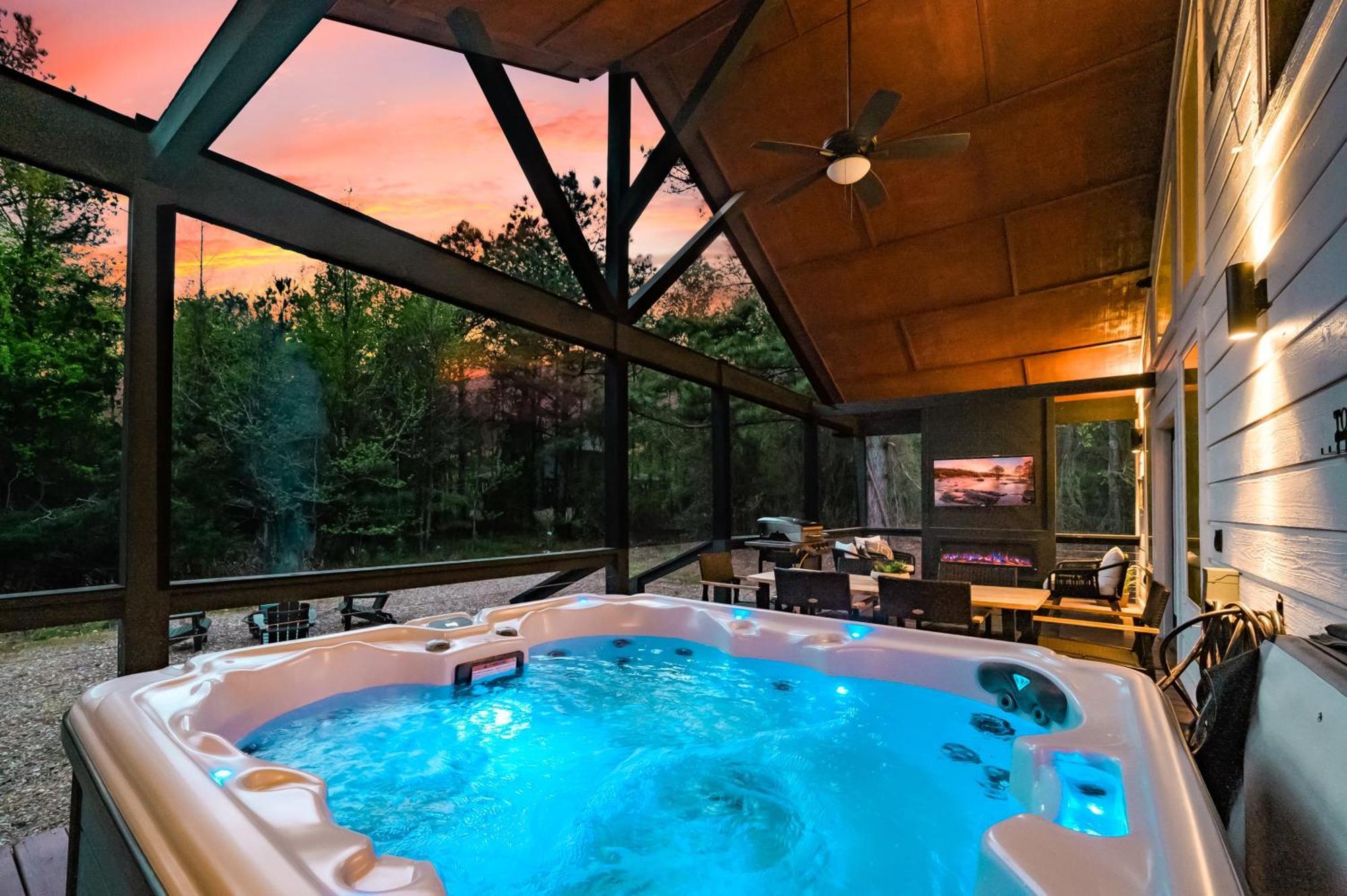 New Farmhouse-chic With Hot Tub & Firepit Broken Bow