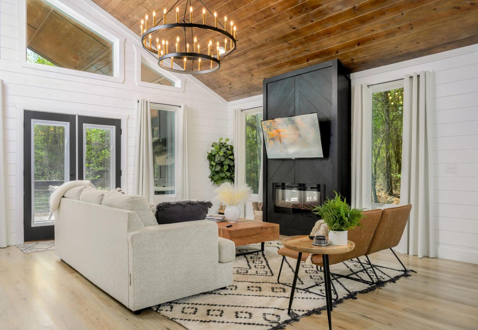 New Farmhouse-chic With Hot Tub & Firepit Сasa de vacaciones